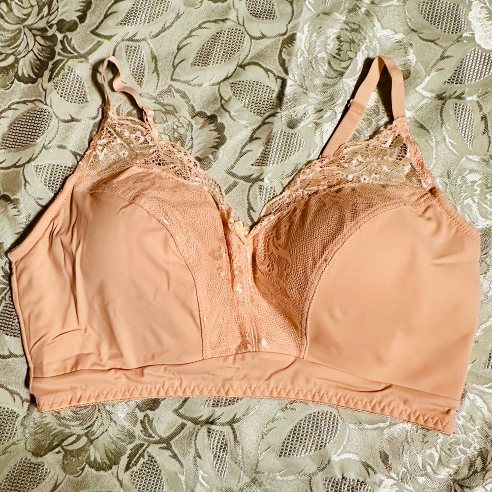 Rhonda Shear Lace Wireless Bra